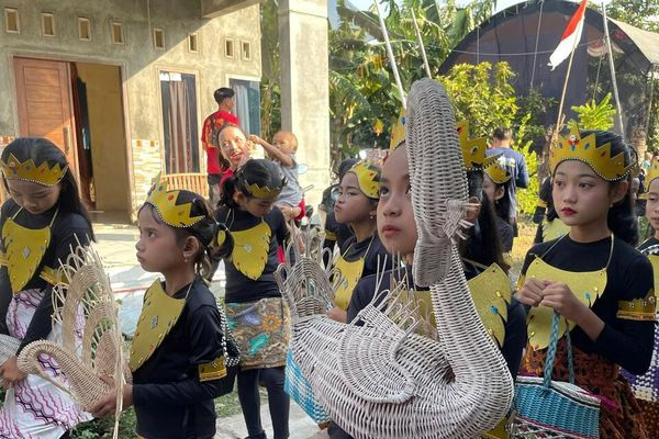 Kirab Rotan Meriahkan HUT ke-79 RI di Jepara